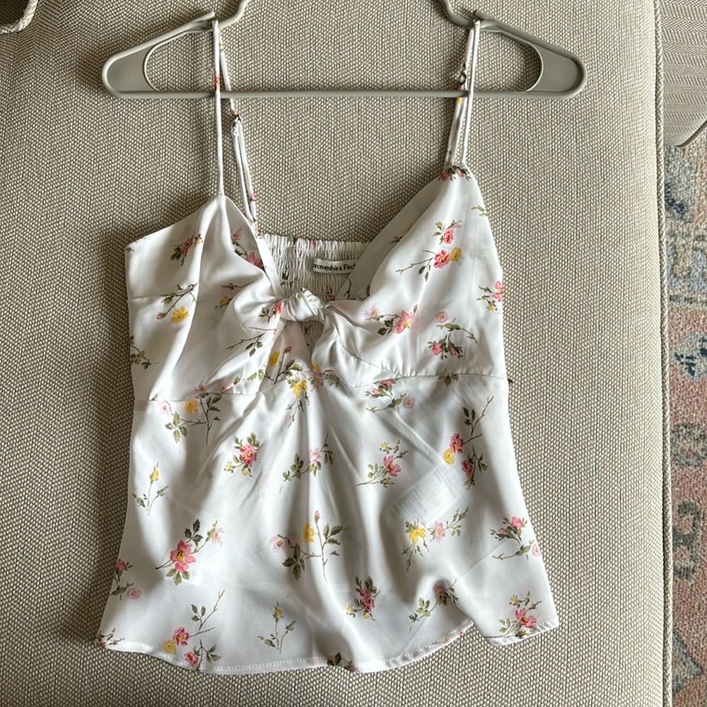 Abercrombie & Fitch tank top. Size M. Only worn once! In great condition